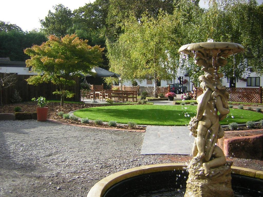 Burlton Inn Exterior photo